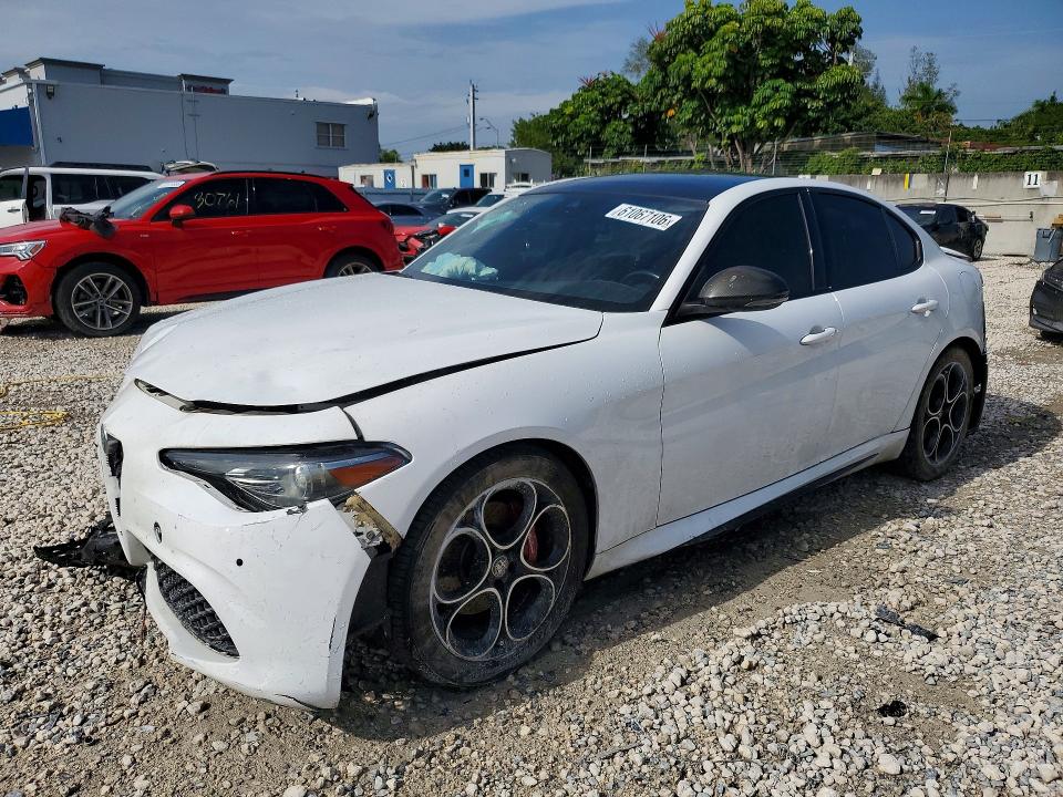 61067106 :رقم المزاد ، ZARFANBN9M7640918 vin ، 2021 Alfa Romeo Giulia مزاد بيع