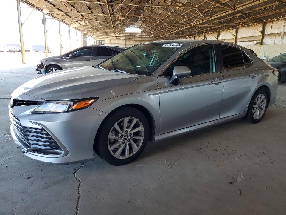 Продаж на аукціоні авто 2022 Toyota Camry, vin: 4T1C11AK6NU627670, номер лоту: 62444506