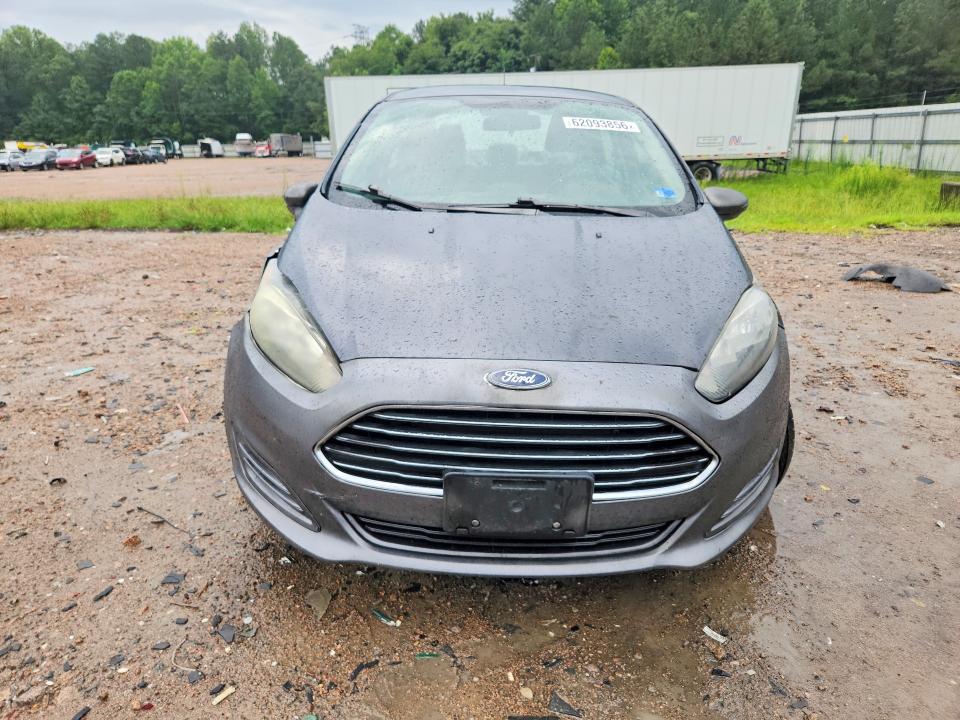 62093856 :رقم المزاد ، 3FADP4BJ7FM110369 vin ، 2015 Ford Fiesta مزاد بيع