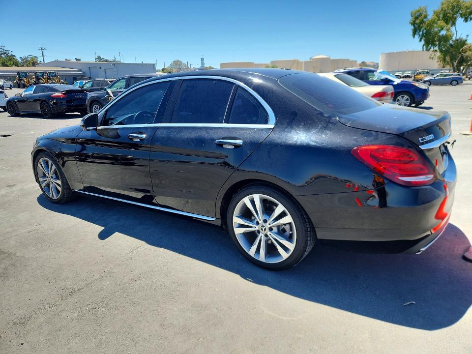 62871846 :رقم المزاد ، 55SWF4JB2JU273880 vin ، 2018 Mercedes-benz C مزاد بيع