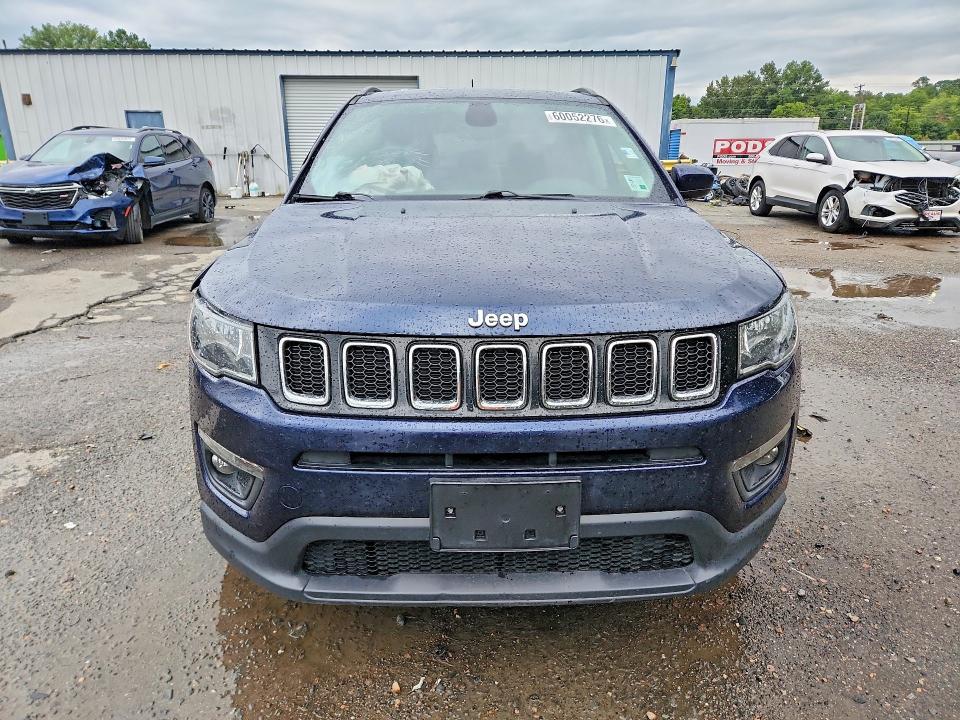 60052276 :رقم المزاد ، 3C4NJDBB6JT283646 vin ، 2018 Jeep Compass مزاد بيع