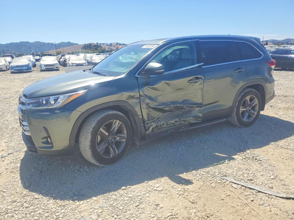 2018 Toyota Highlander მანქანა იყიდება აუქციონზე, vin: 5TDDZRFH2JS862580, აუქციონის ნომერი: 61322236