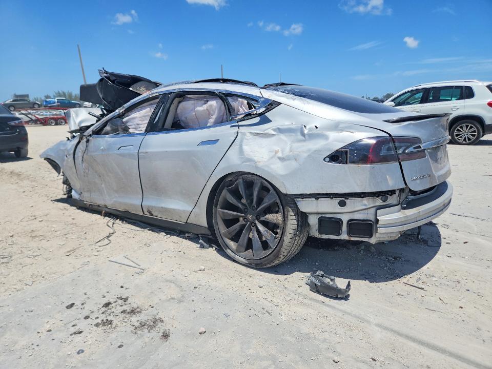 62128816 :رقم المزاد ، 5YJSA1DP8DFP17062 vin ، 2013 Tesla Model S مزاد بيع
