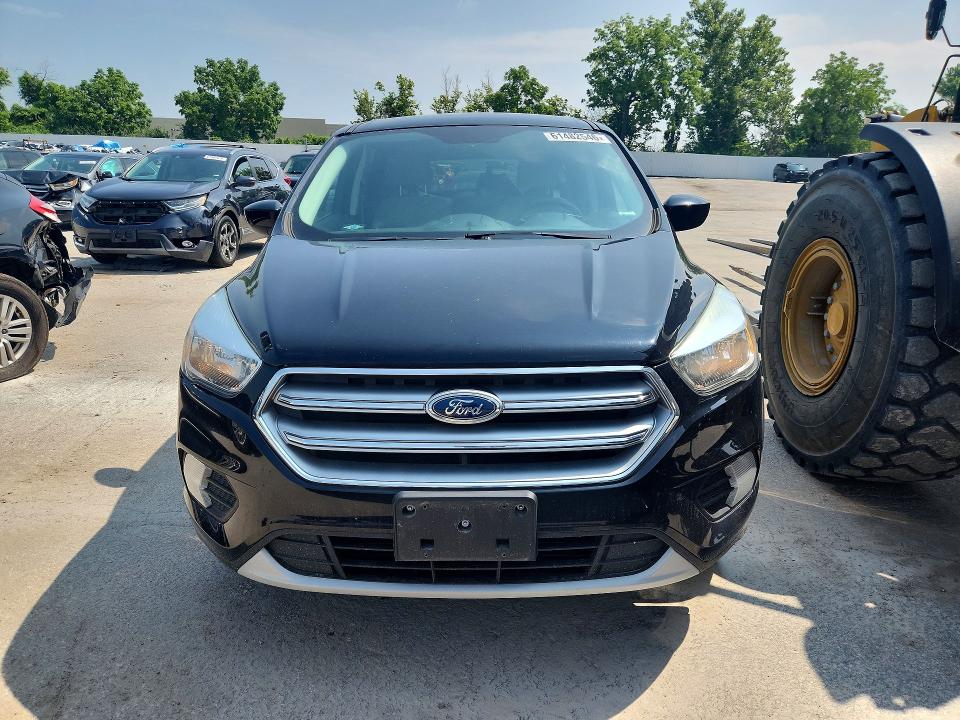 2017 Ford Escape მანქანა იყიდება აუქციონზე, vin: 1FMCU9G90HUE72404, აუქციონის ნომერი: 61482546