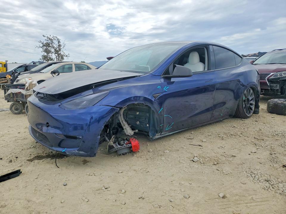 Auction sale of the 2022 Tesla Model Y, vin: 7SAYGDEF6NF539785, lot number: 61031936