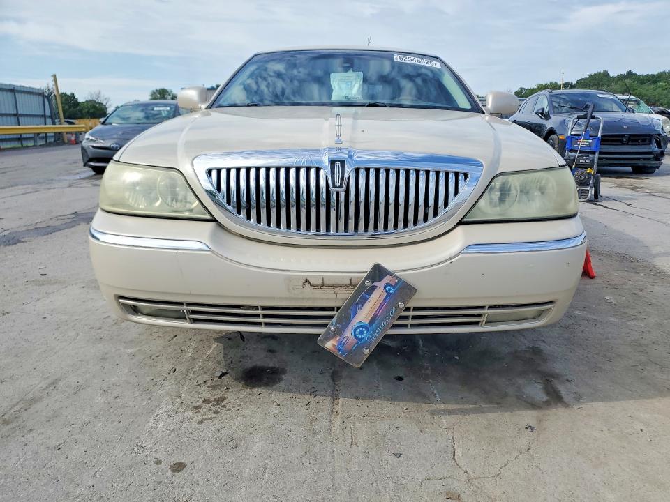 Продаж на аукціоні авто 2003 Lincoln Town Car, vin: 1LNHM83W13Y621271, номер лоту: 62546826