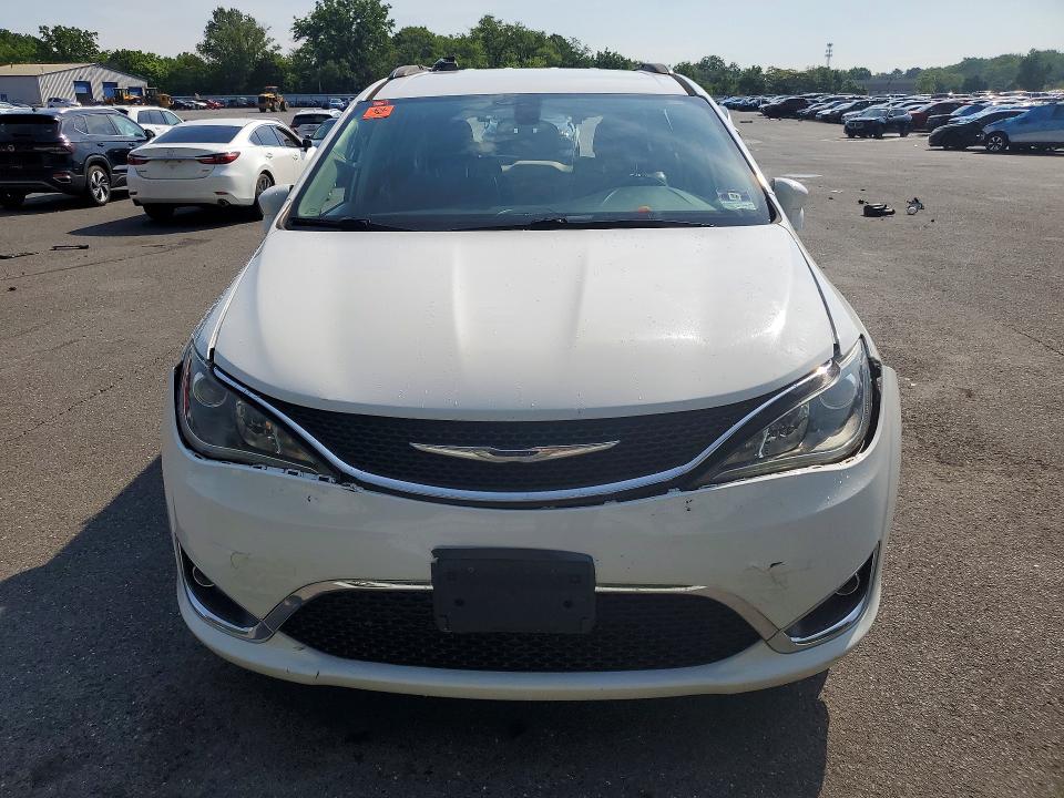 60229946 :رقم المزاد ، 2C4RC1BG9HR621771 vin ، 2017 Chrysler Pacifica مزاد بيع
