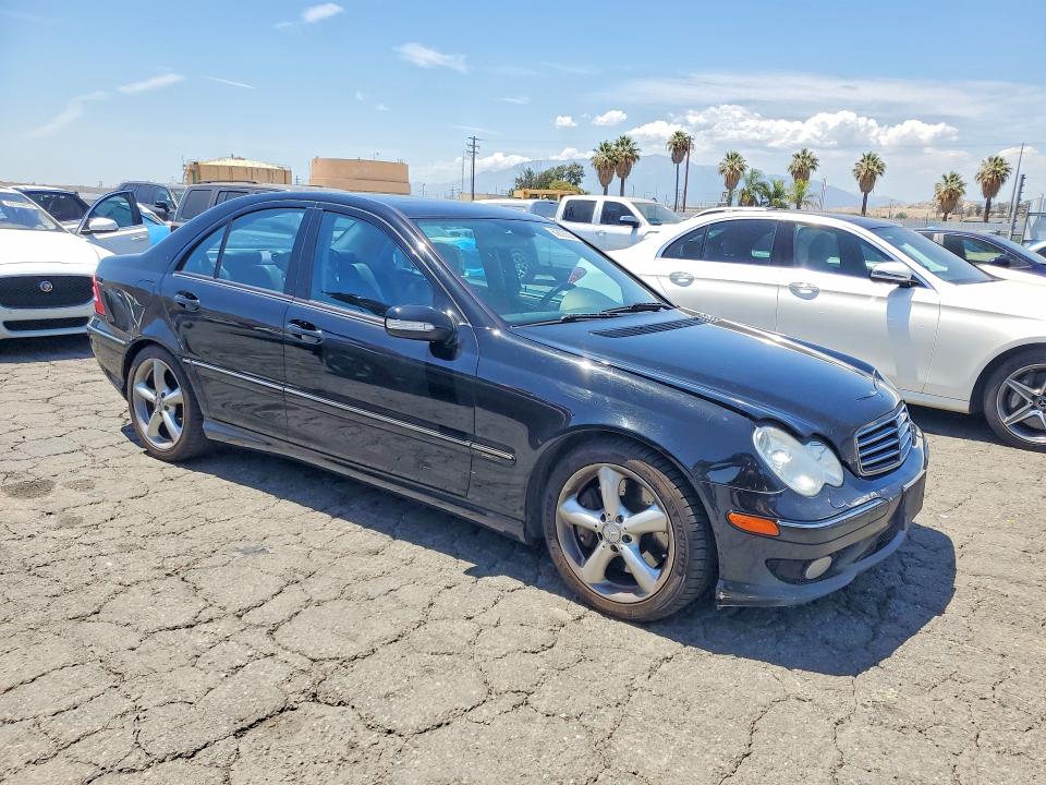 60620536 :رقم المزاد ، WDBRF40J05F713926 vin ، 2005 Mercedes-benz C مزاد بيع
