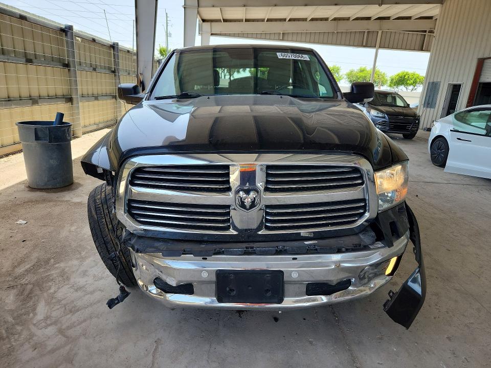 60570066 :رقم المزاد ، 1C6RR6LT1HS525422 vin ، 2017 Ram 1500 مزاد بيع