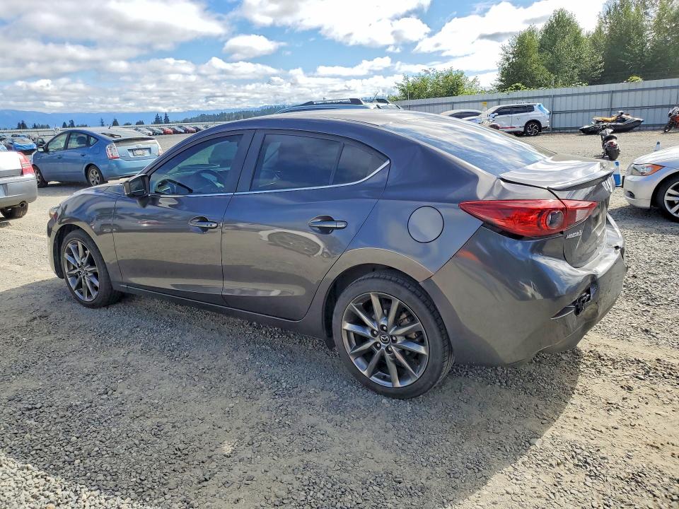 59671866 :رقم المزاد ، 3MZBN1V3XJM272232 vin ، 2018 Mazda 3 مزاد بيع