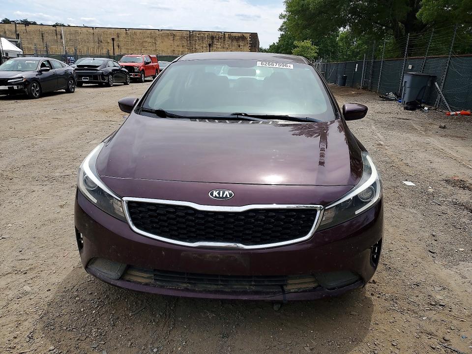 62667596 :رقم المزاد ، 3KPFL4A7XJE272097 vin ، 2018 Kia Forte مزاد بيع