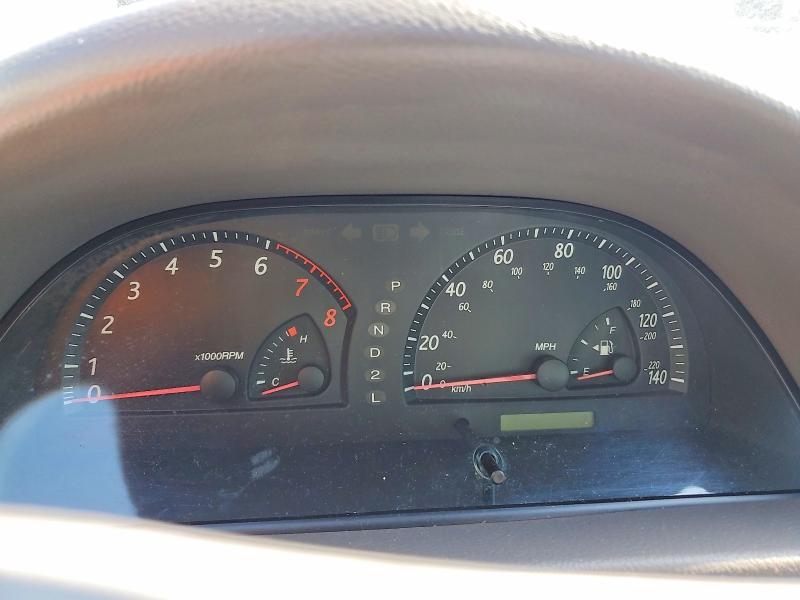 60851676 :رقم المزاد ، 4T1BF30K42U010578 vin ، 2002 Toyota Camry مزاد بيع