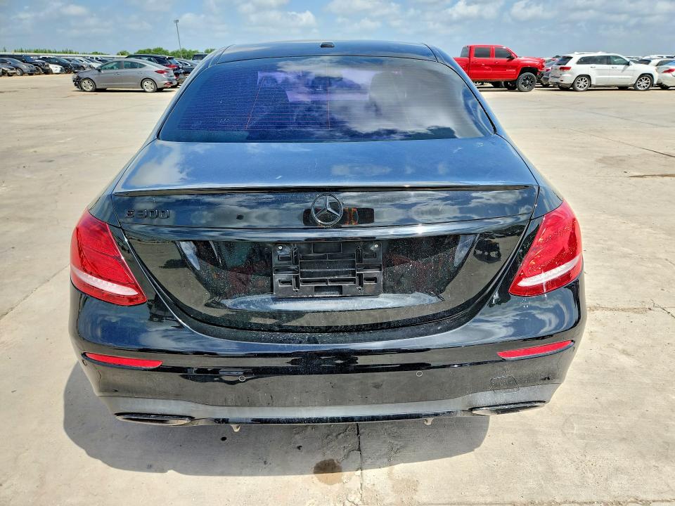 61228216 :رقم المزاد ، WDDZF4JB5JA359035 vin ، 2018 Mercedes-benz E مزاد بيع
