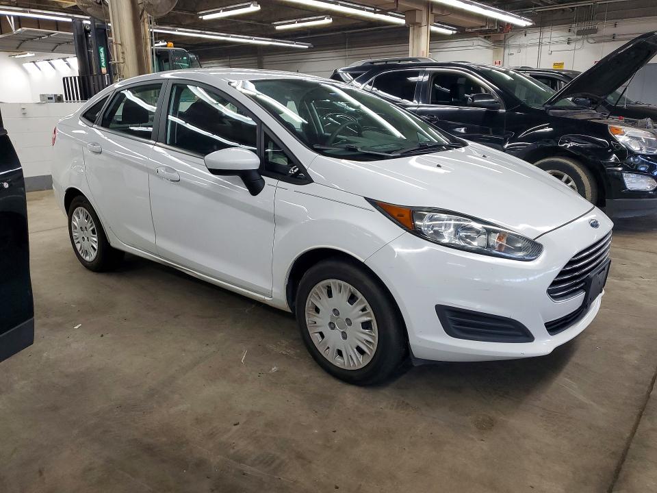 62996836 :رقم المزاد ، 3FADP4AJ8FM202995 vin ، 2015 Ford Fiesta مزاد بيع