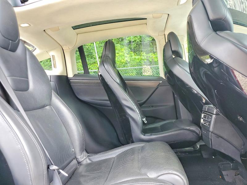 63147116 :رقم المزاد ، 5YJXCAE44GFF00040 vin ، 2016 Tesla Model X مزاد بيع