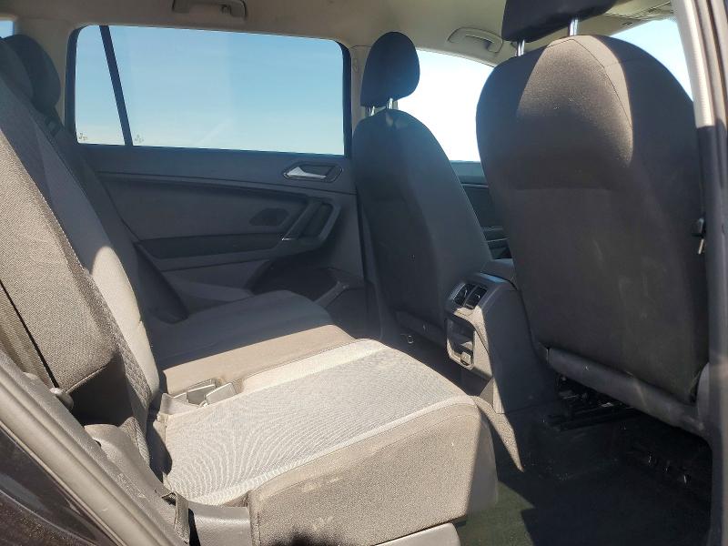 63478626 :رقم المزاد ، 3VV0B7AX0JM097053 vin ، 2018 Volkswagen Tiguan مزاد بيع