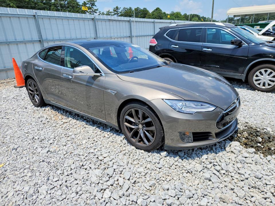 62959826 :رقم المزاد ، 5YJSA1S27FF091854 vin ، 2015 Tesla Model S مزاد بيع