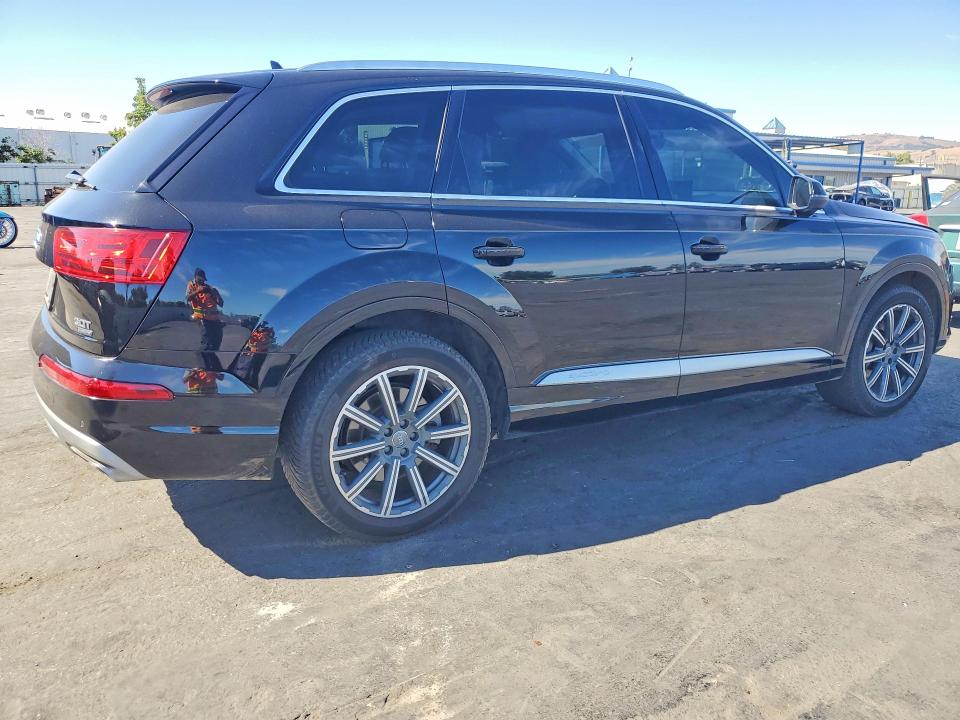 2018 Audi Q7 მანქანა იყიდება აუქციონზე, vin: WA1LAAF70JD005787, აუქციონის ნომერი: 59843316