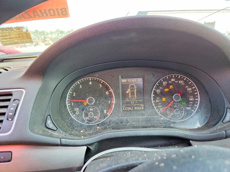 60677136 :رقم المزاد ، 1VWBT7A38FC003184 vin ، 2015 Volkswagen Passat مزاد بيع