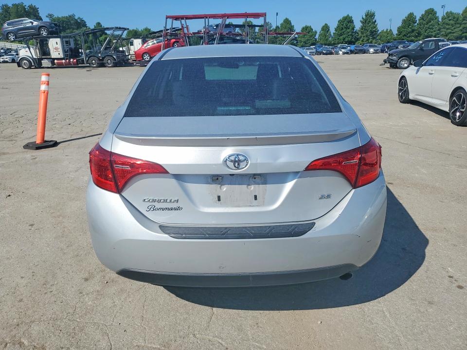 Продаж на аукціоні авто 2018 Toyota Corolla, vin: 5YFBURHE8JP793850, номер лоту: 61494056