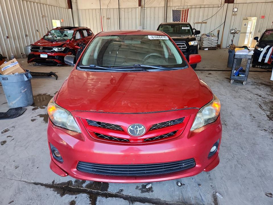61068416 :رقم المزاد ، 2T1BU4EE0BC665532 vin ، 2011 Toyota Corolla مزاد بيع