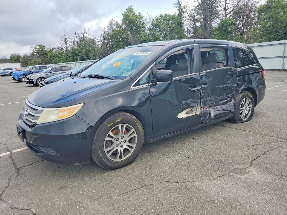 62980986 :رقم المزاد ، 5FNRL5H68BB101070 vin ، 2011 Honda Odyssey مزاد بيع