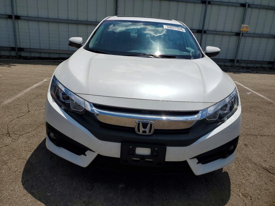 60077376 :رقم المزاد ، JHMFC1F37JX029477 vin ، 2018 Honda Civic مزاد بيع
