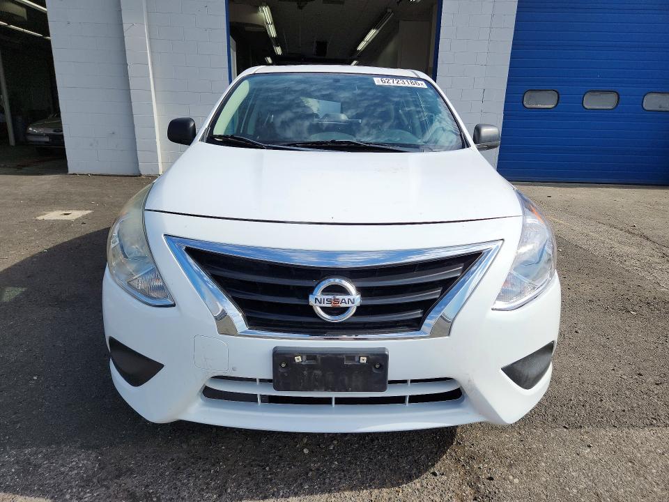 62723186 :رقم المزاد ، 3N1CN7AP4FL814802 vin ، 2015 Nissan Versa مزاد بيع
