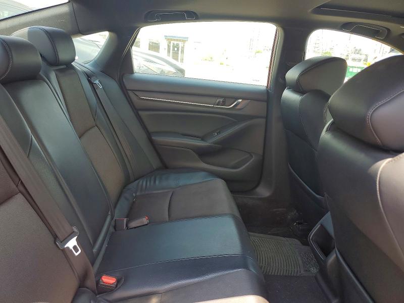 58806526 :رقم المزاد ، 1HGCV1E30JA801676 vin ، 2018 Honda Accord مزاد بيع