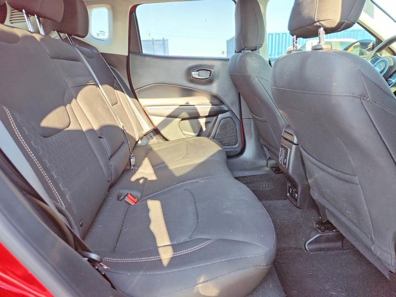 60653686 :رقم المزاد ، 3C4NJDAB3JT455181 vin ، 2018 Jeep Compass مزاد بيع