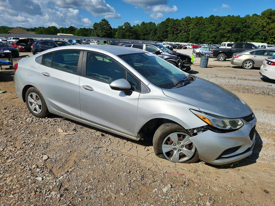 62005756 :رقم المزاد ، 1G1BC5SM8J7222283 vin ، 2018 Chevrolet Cruze مزاد بيع
