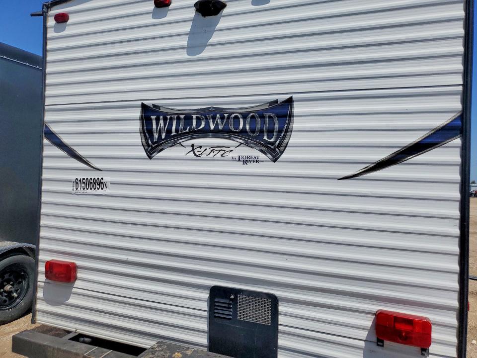 61506896 :رقم المزاد ، 4X4TWDB21J7358325 vin ، 2018 Foresriver Wildwood مزاد بيع