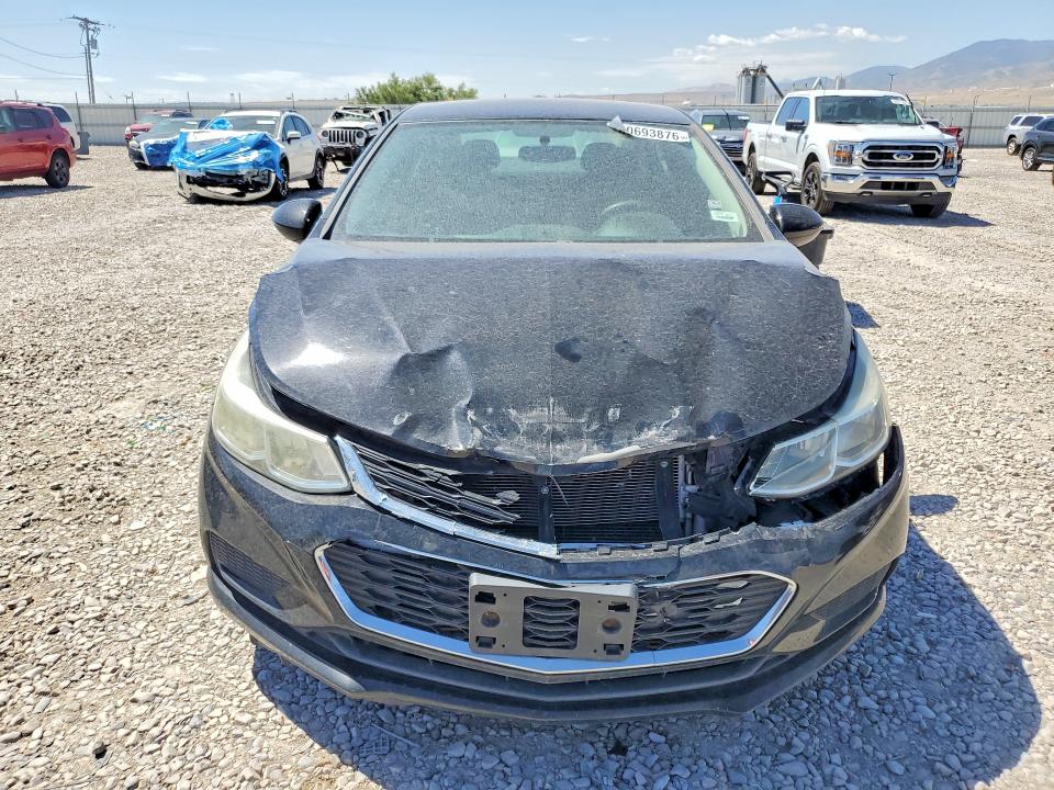 60693876 :رقم المزاد ، 1G1BC5SM2H7114560 vin ، 2017 Chevrolet Cruze مزاد بيع