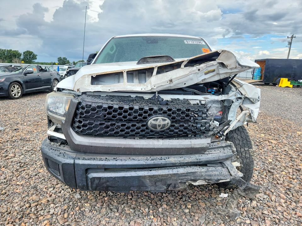 Продаж на аукціоні авто 2018 Toyota Tundra, vin: 5TFCY5F13JX022764, номер лоту: 61127296