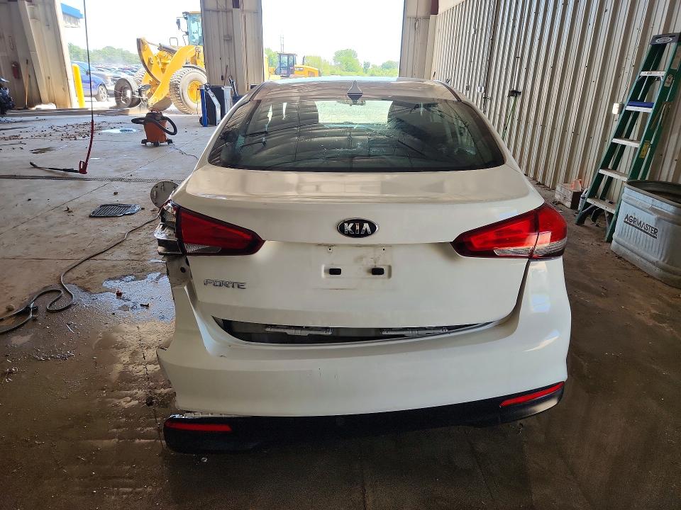 60301376 :رقم المزاد ، 3KPFK4A73JE244340 vin ، 2018 Kia Forte مزاد بيع