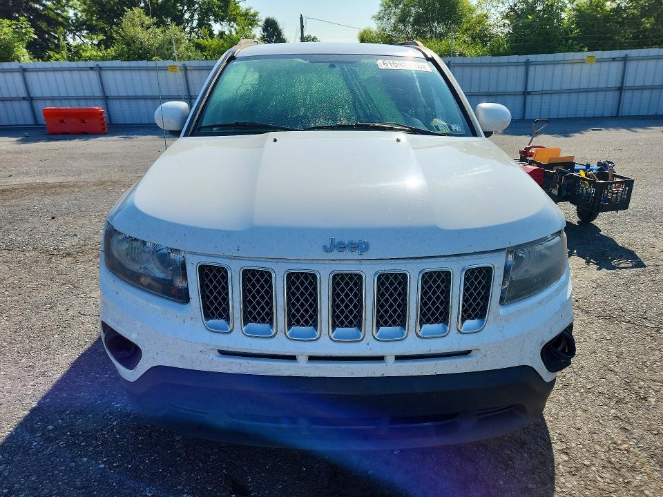 61042816 :رقم المزاد ، 1C4NJDEB4GD690942 vin ، 2016 Jeep Compass مزاد بيع