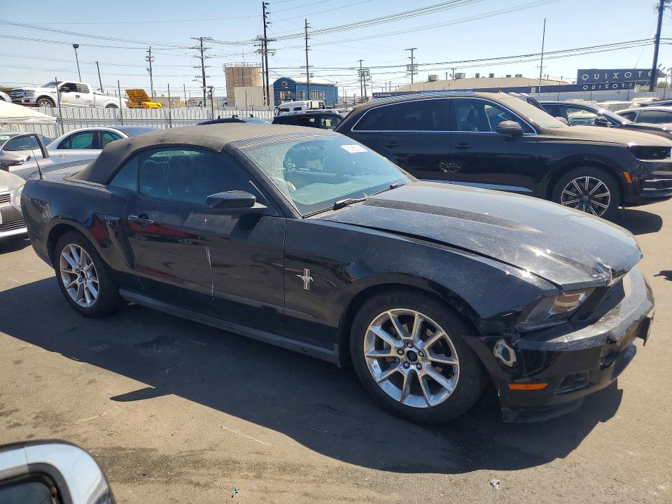 60863876 :رقم المزاد ، 1ZVBP8EN1A5127395 vin ، 2010 Ford Mustang مزاد بيع