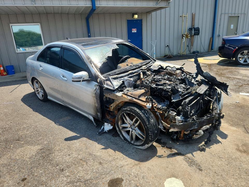 2014 Mercedes-benz C მანქანა იყიდება აუქციონზე, vin: WDDGF8AB1EA908539, აუქციონის ნომერი: 62751476