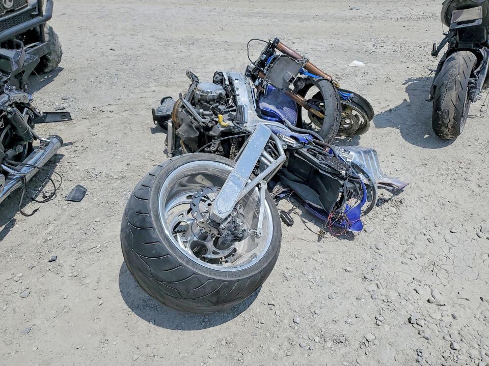 60237116 :رقم المزاد ، JS1GW71A252102600 vin ، 2005 Suzuki Gsx1300 مزاد بيع