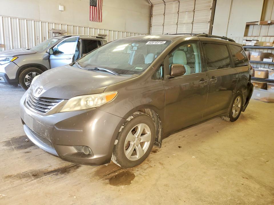 2014 Toyota Sienna მანქანა იყიდება აუქციონზე, vin: 5TDKK3DCXES484028, აუქციონის ნომერი: 62810316