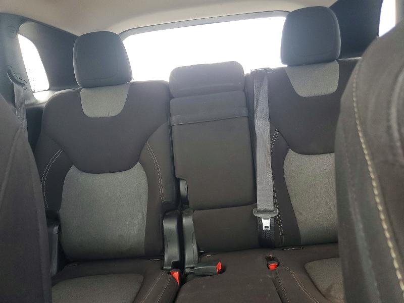62617676 :رقم المزاد ، 1C4PJLCB4JD596900 vin ، 2018 Jeep Cherokee مزاد بيع