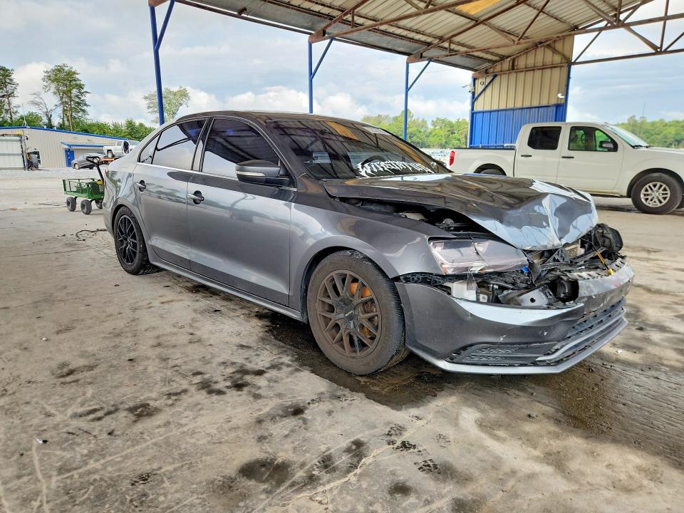 62523656 :رقم المزاد ، 3VWDB7AJ7HM395781 vin ، 2017 Volkswagen Jetta مزاد بيع