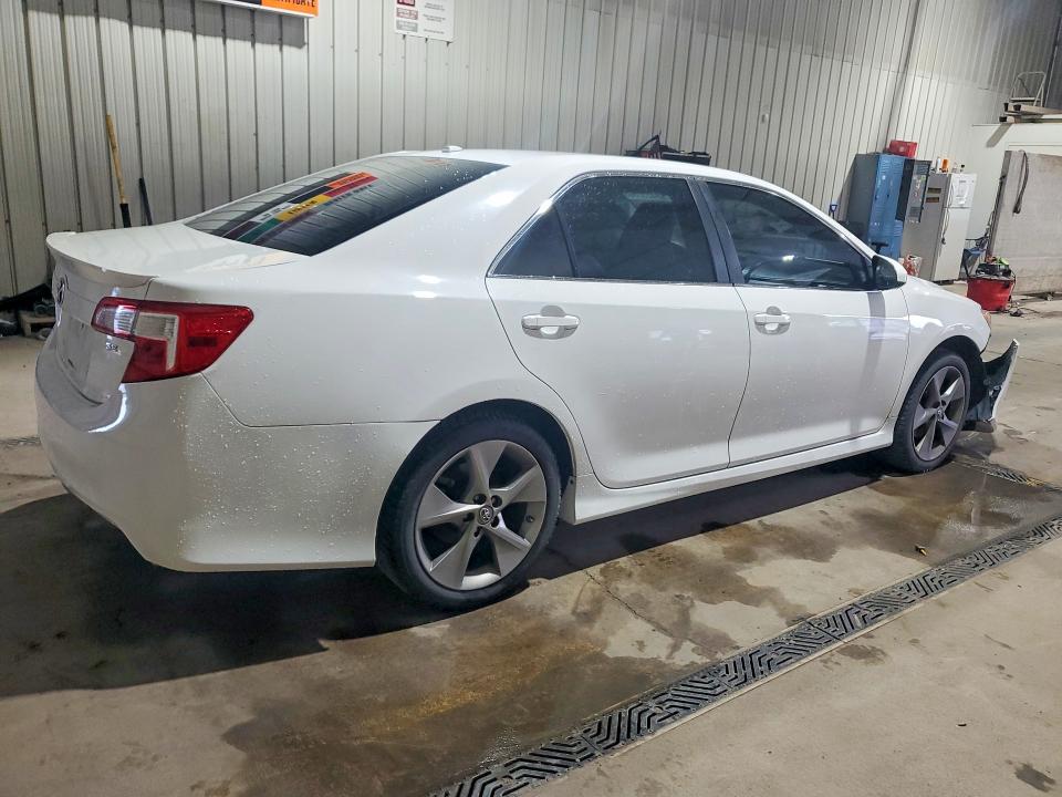 60423956 :رقم المزاد ، 4T1BK1FKXCU516425 vin ، 2012 Toyota Camry مزاد بيع