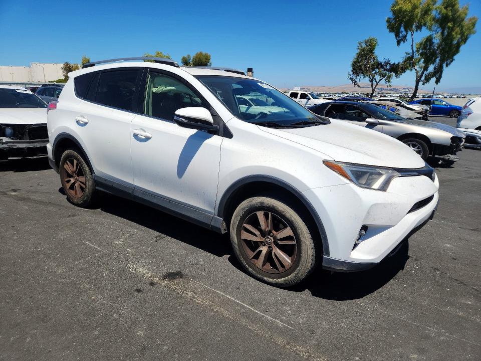 Продажа на аукционе авто 2017 Toyota Rav4, vin: JTMWFREV5HJ716173, номер лота: 60834796