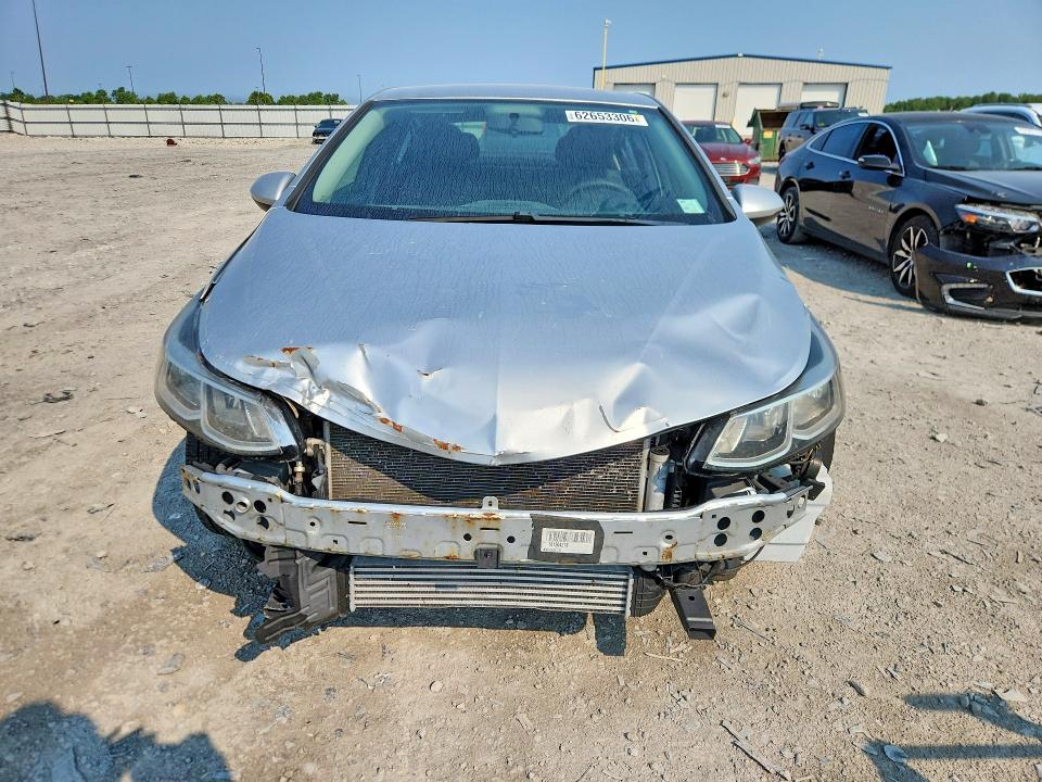 62653306 :رقم المزاد ، 1G1BB5SM5J7203998 vin ، 2018 Chevrolet Cruze مزاد بيع