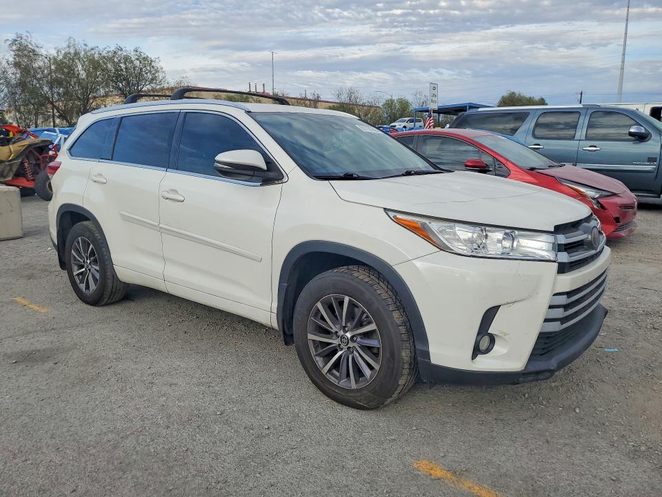 Продаж на аукціоні авто 2017 Toyota Highlander, vin: 5TDJZRFH8HS515428, номер лоту: 61114746