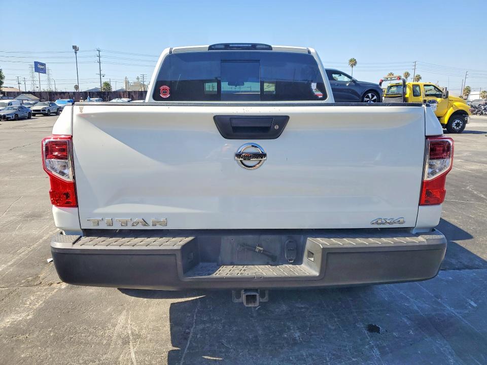 60994486 :رقم المزاد ، 1N6AA1EJXHN549256 vin ، 2017 Nissan Titan مزاد بيع