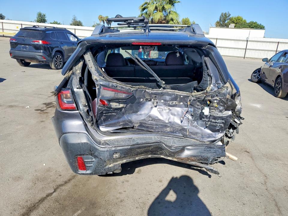 61186506 :رقم المزاد ، 4S4BTGPD3N3213155 vin ، 2022 Subaru Outback مزاد بيع