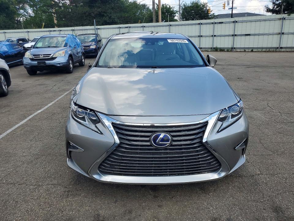 60742946 :رقم المزاد ، JTHBW1GGXJ2181130 vin ، 2018 Lexus Es مزاد بيع