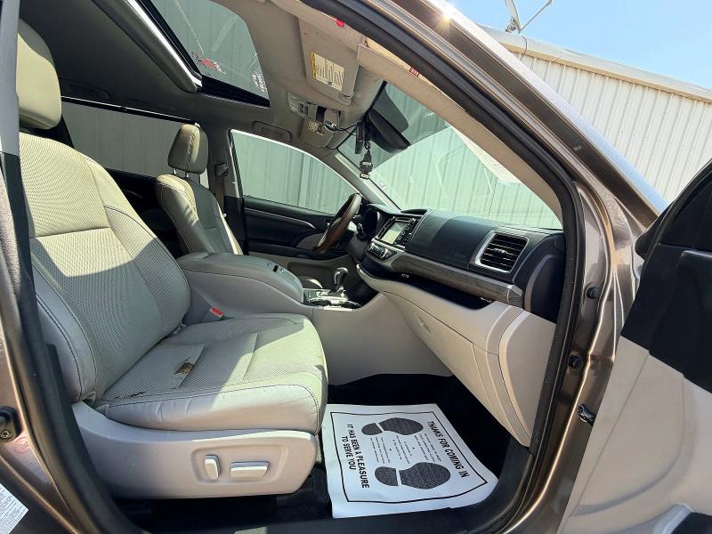 Продажа на аукционе авто 2017 Toyota Highlander, vin: 5TDYZRFH0HS188103, номер лота: 60892826